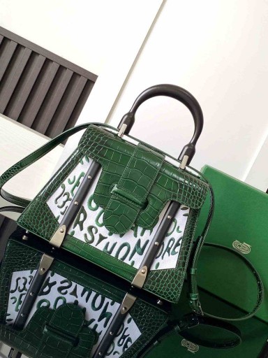 Goyard Saïgon PMバッグクロコダイル革を刺繍しました緑